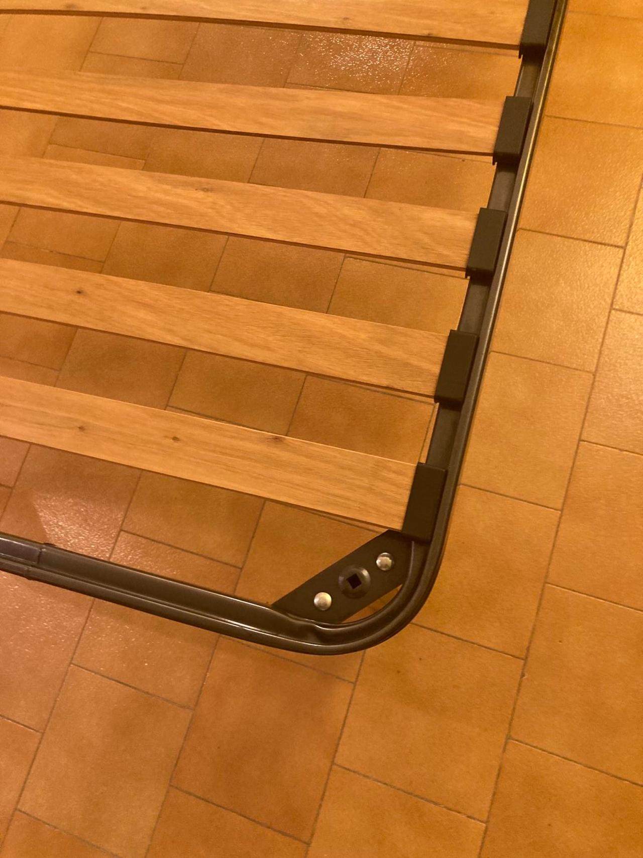 Πωλείται ορθοπεδικό σιδερένιο κρεβάτι (3)