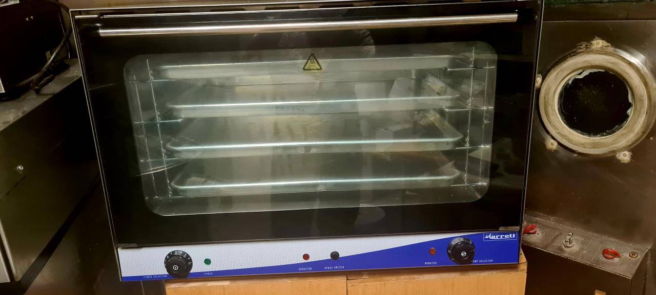 Πωλείται επαγγελματικός φούρνος 