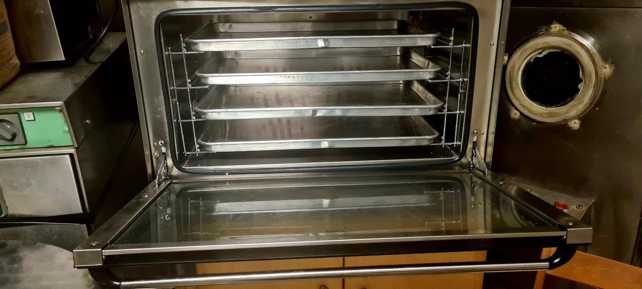 Πωλείται επαγγελματικός φούρνος  (2)