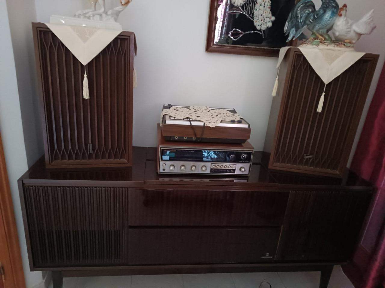 Πωλείται έπιπλο ήχου Grudig