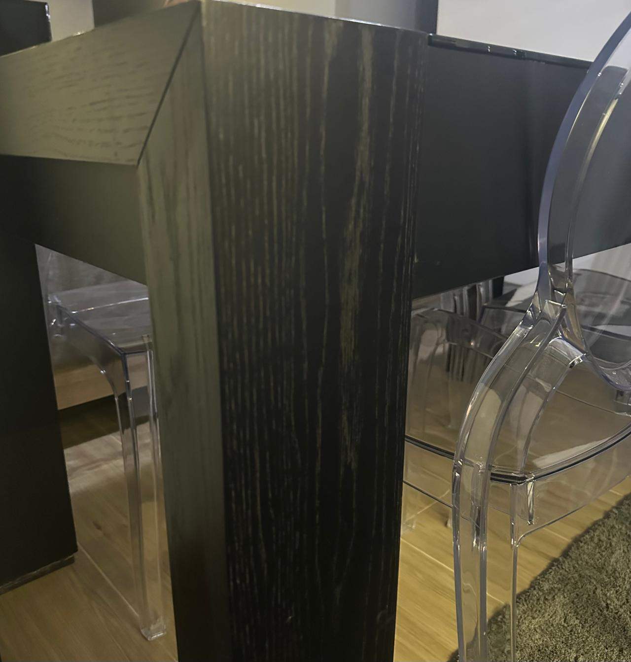 Τραπεζαρία με 5 καρέκλες 