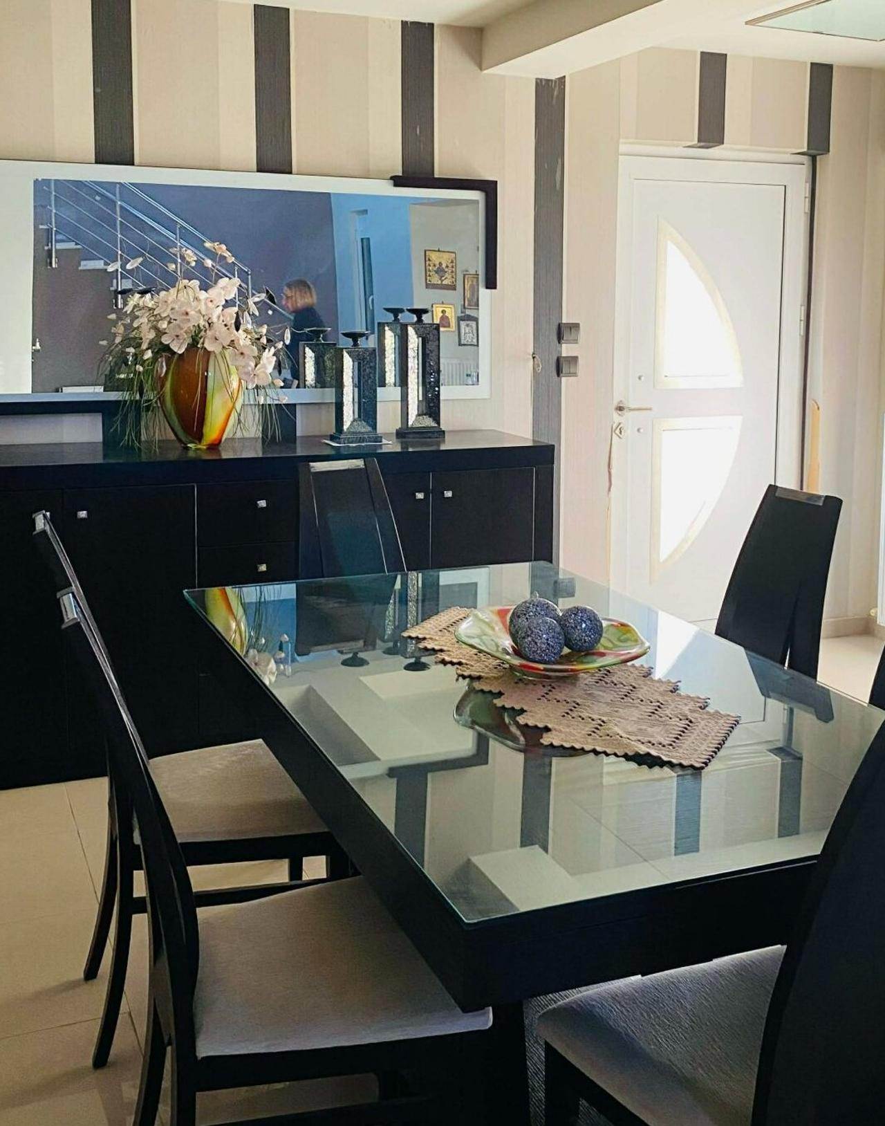 Τραπεζαρία επεκτεινόμενη 1,80–2,60μ με 6 καρέκλες, μπουφέ & καθρέφτη – Άρισ