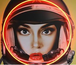 Space_Girl_Black_Detail