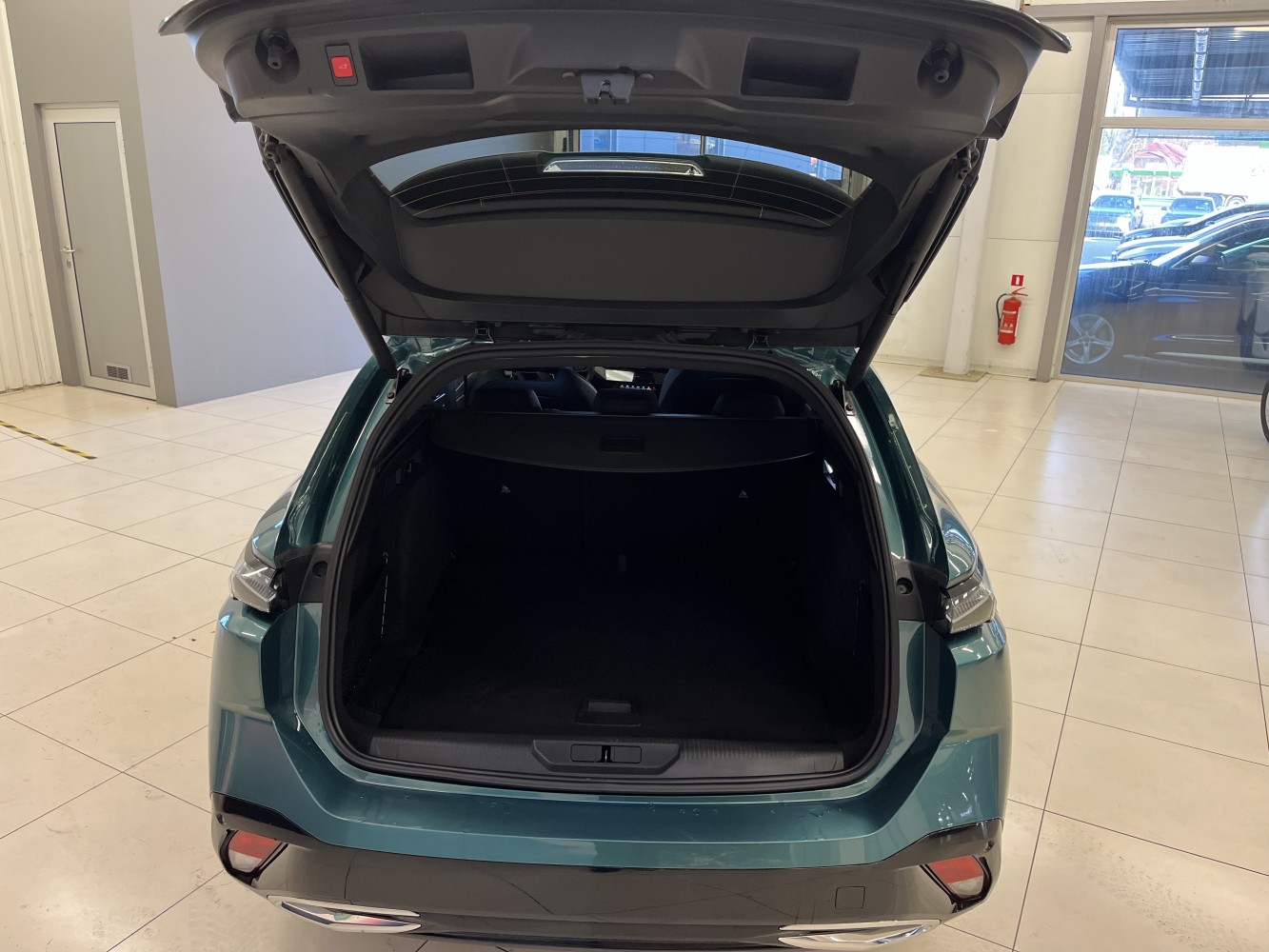 Car image 25