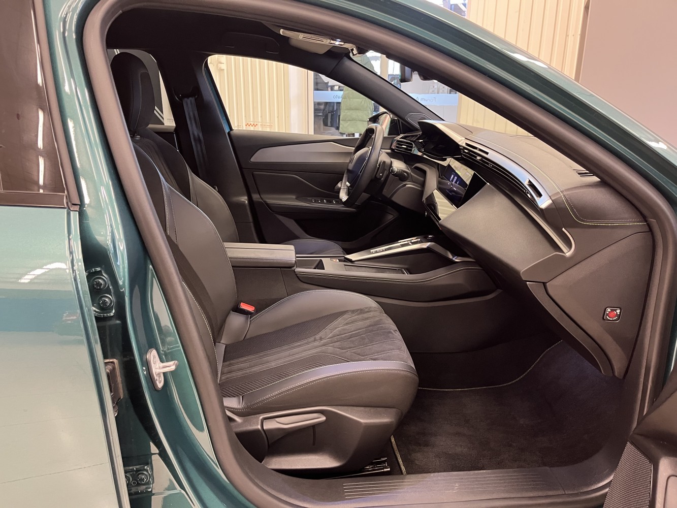 Car image 7
