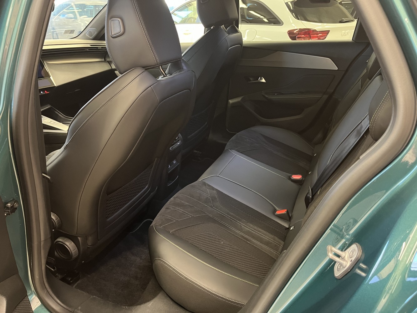 Car image 20