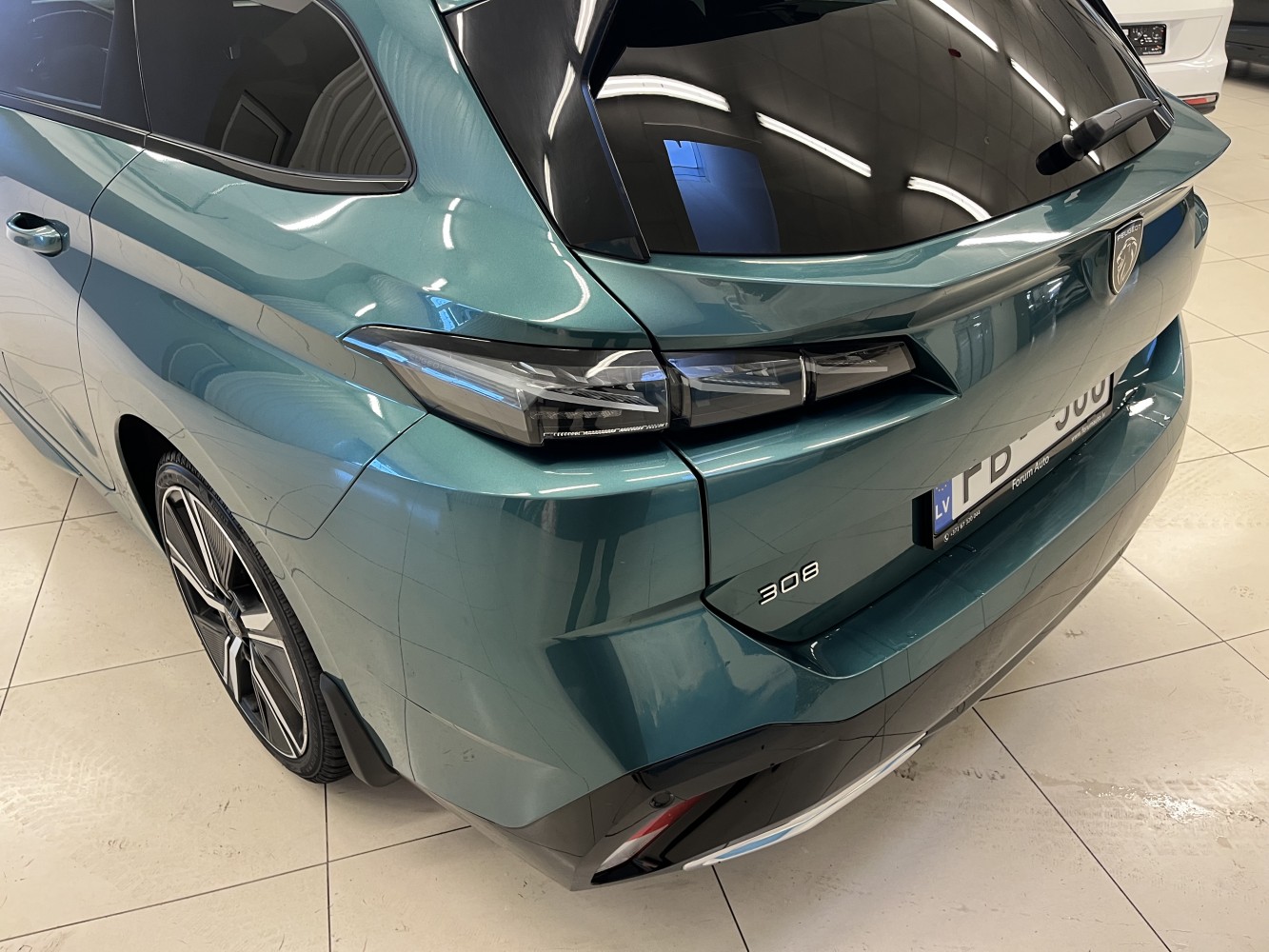Car image 24