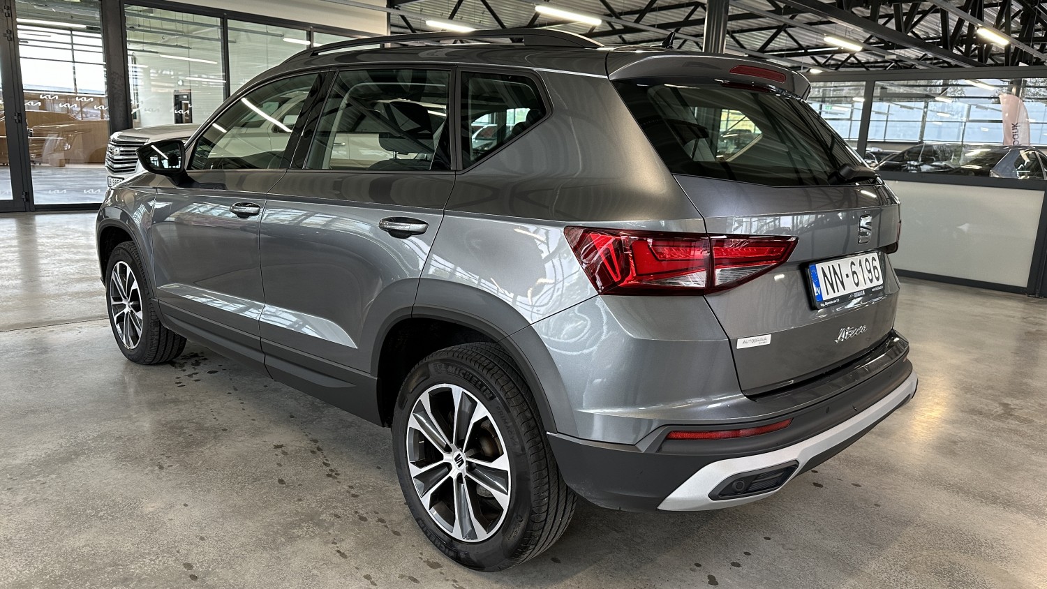 Car image 2