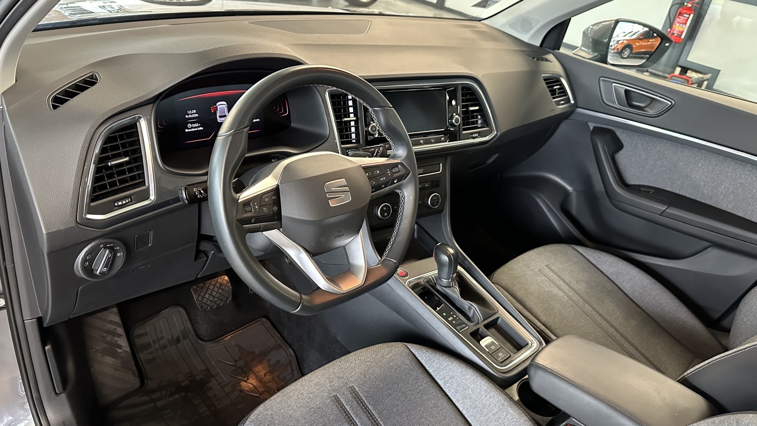 Car image 10