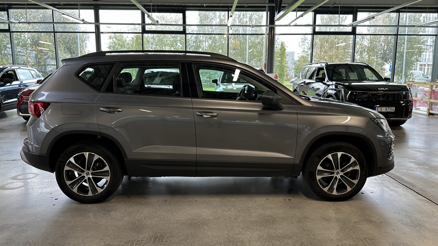 Car image 4