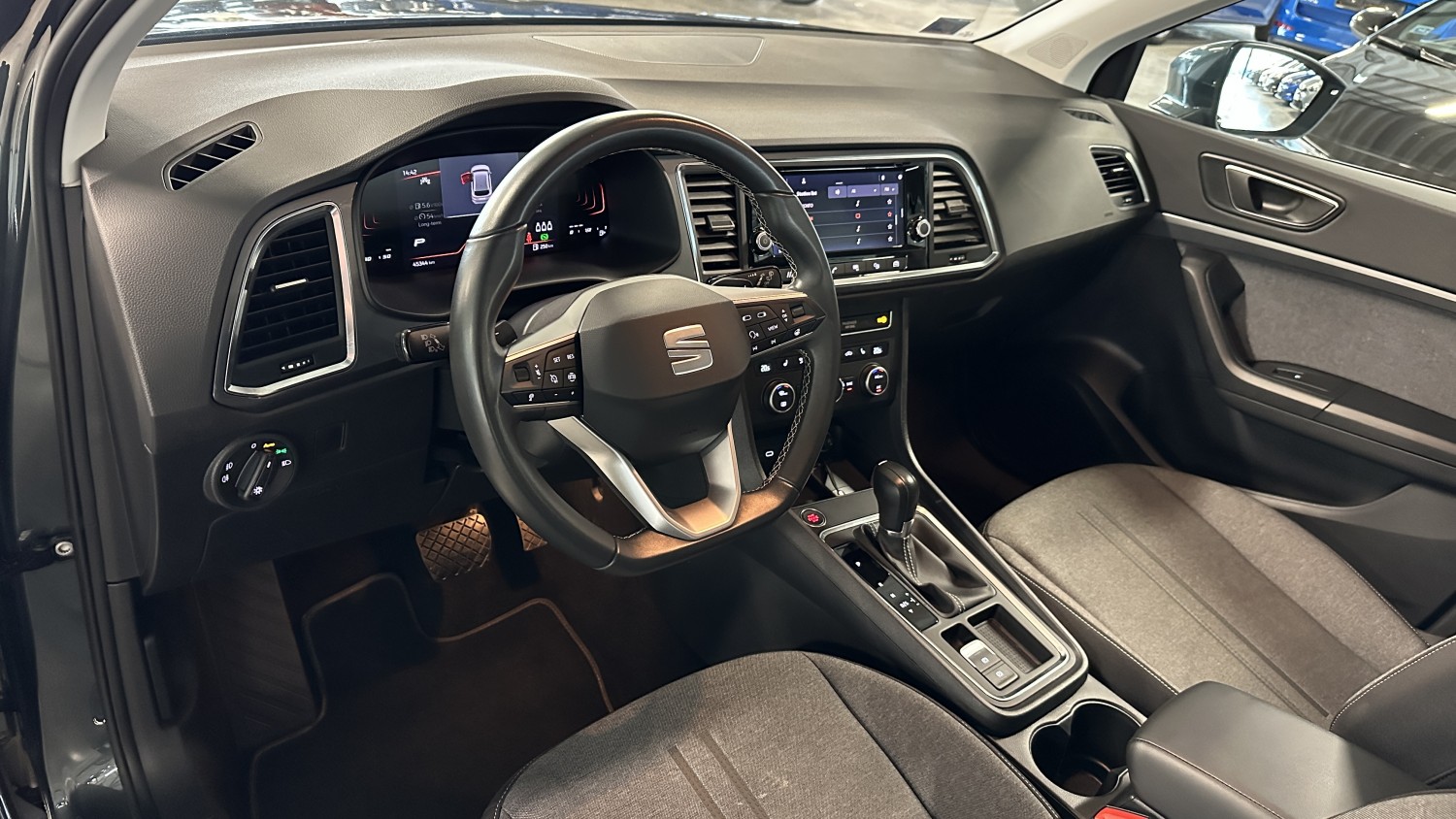 Car image 10