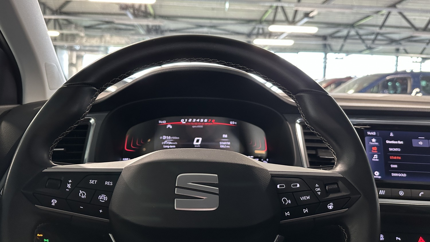 Car image 17