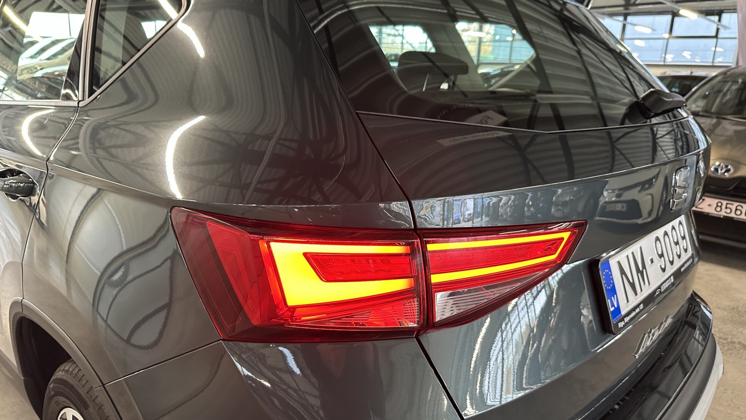 Car image 8