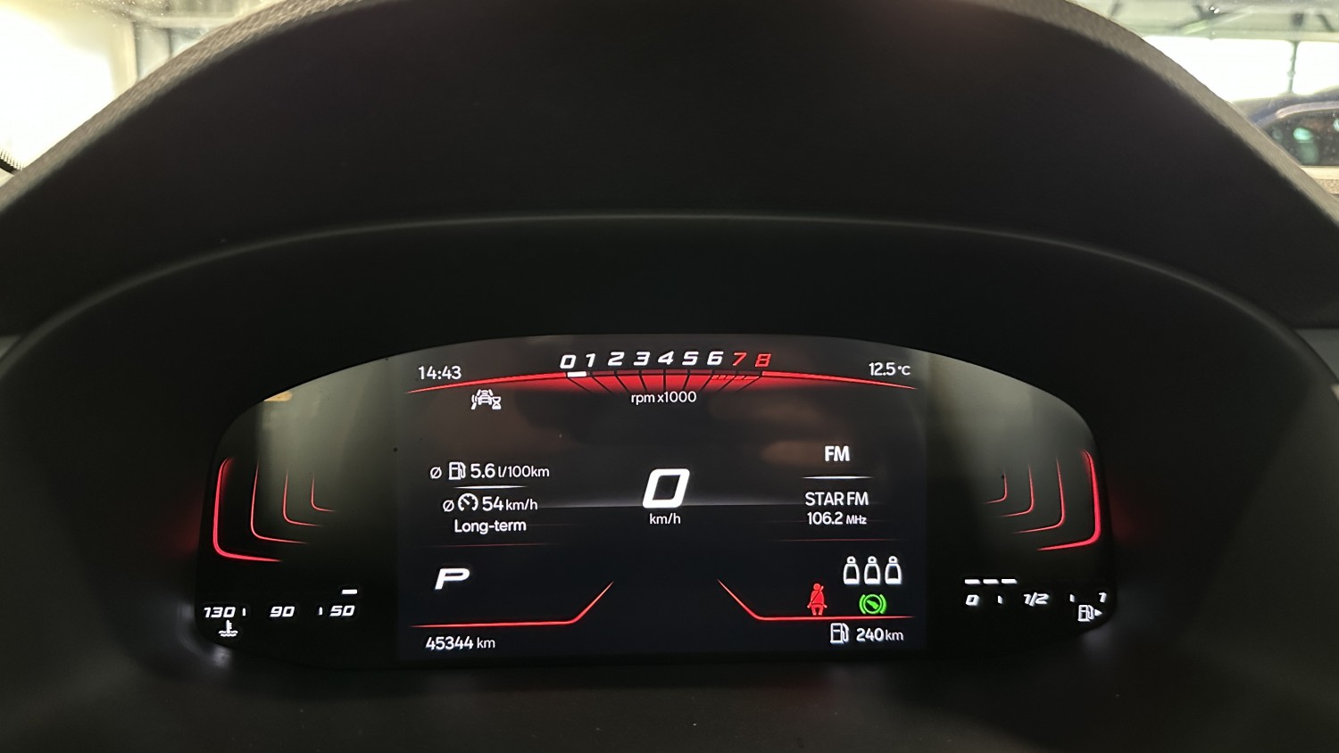 Car image 18