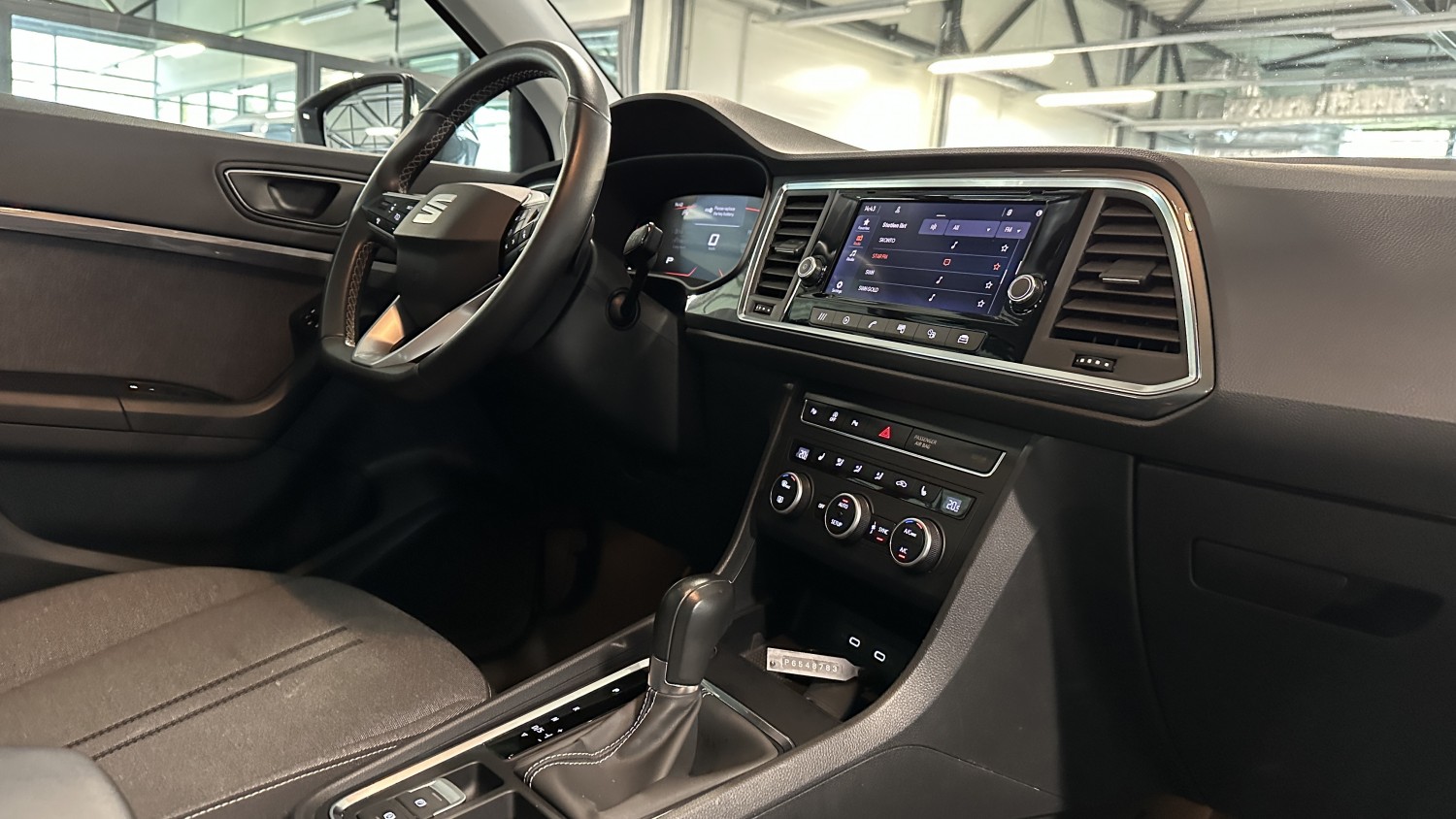 Car image 14