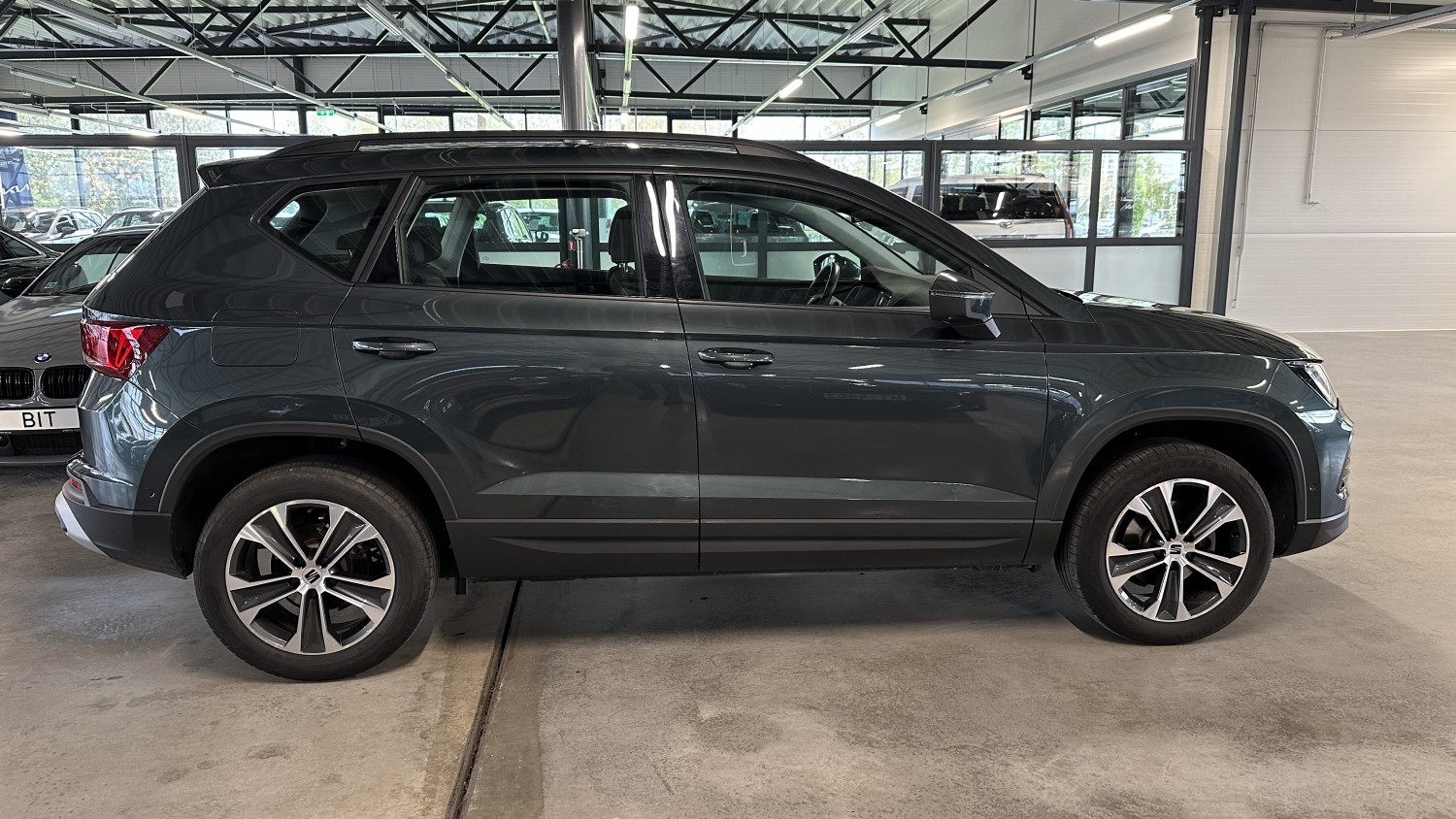 Car image 4