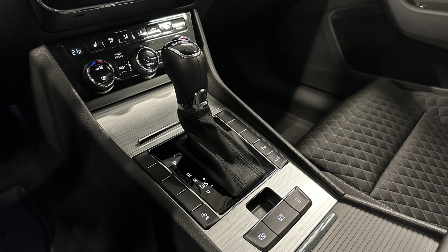 Car image 23