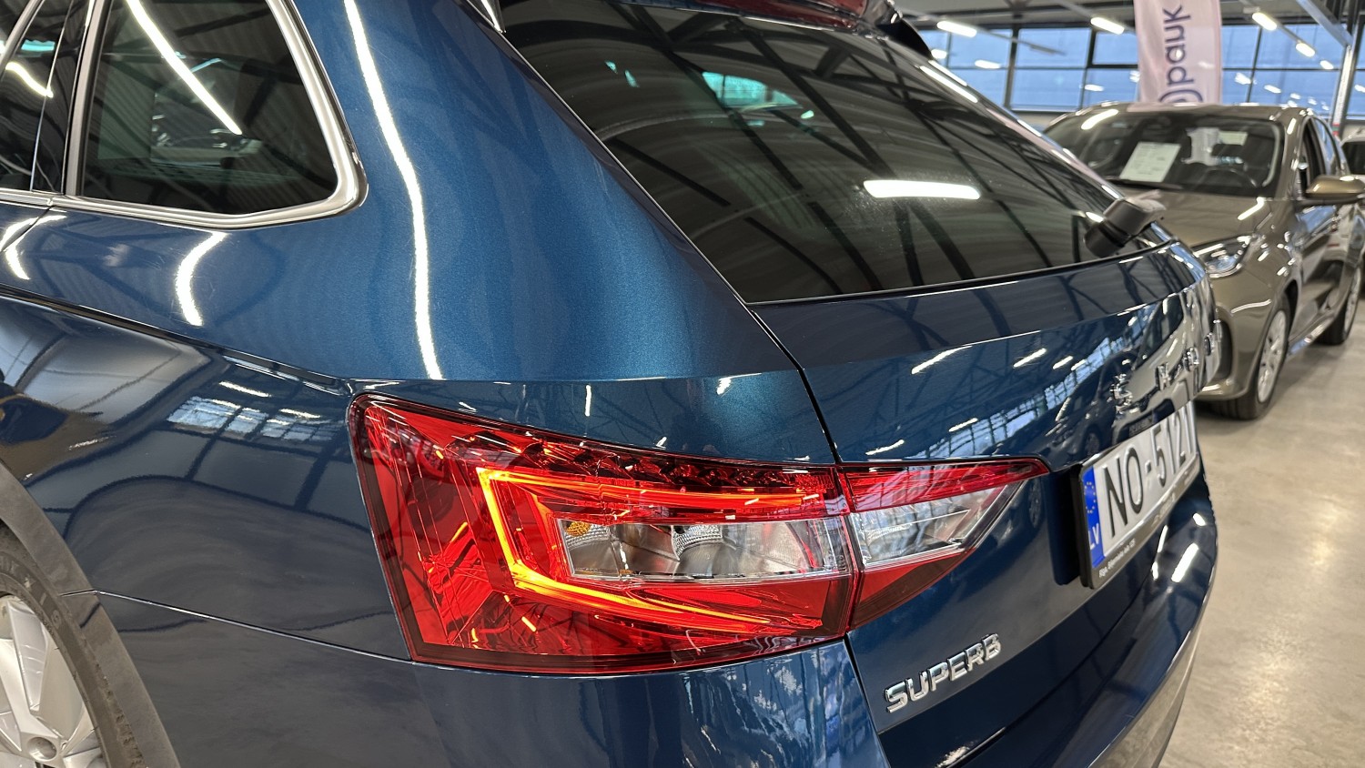 Car image 8