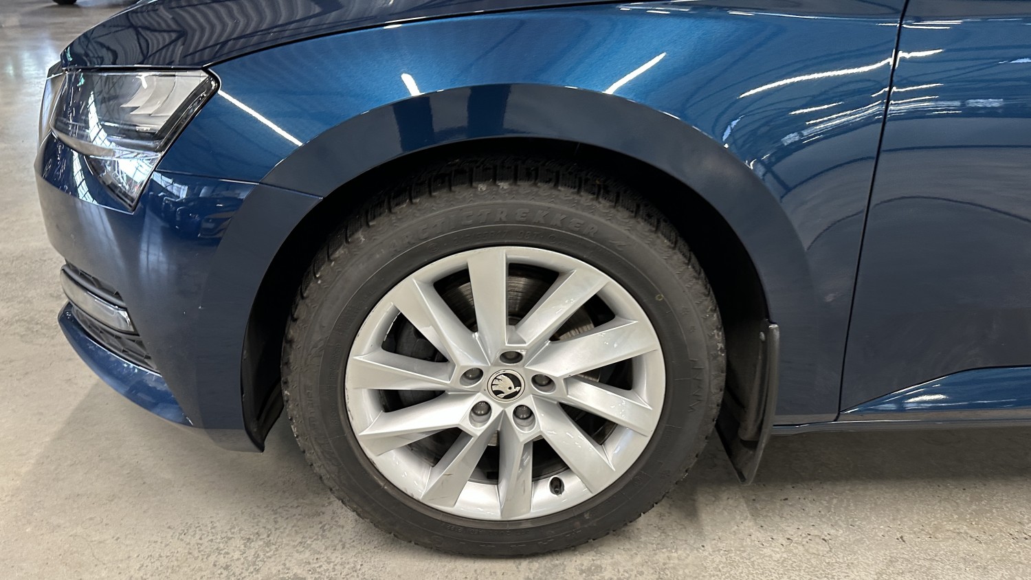 Car image 6