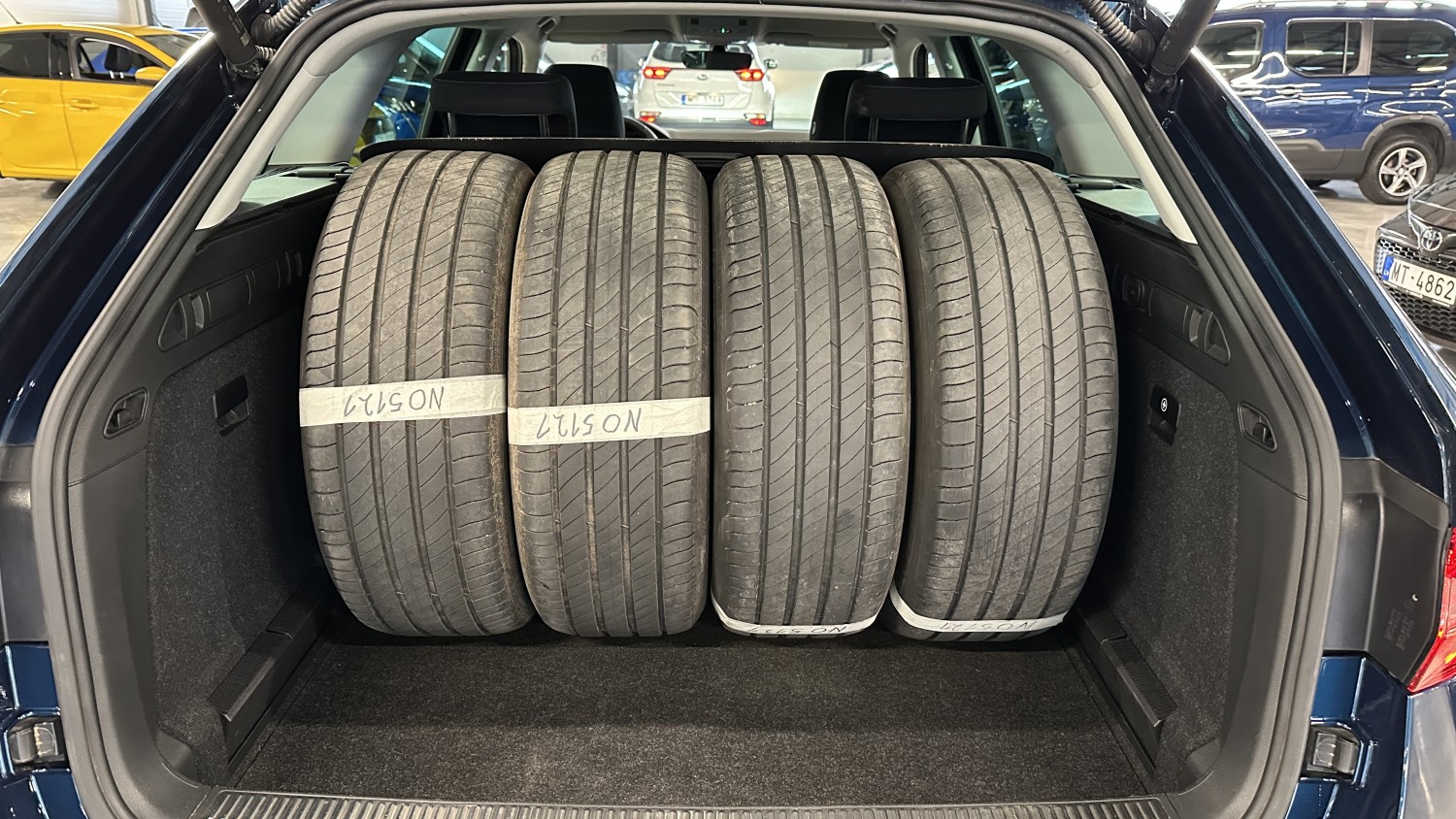 Car image 13