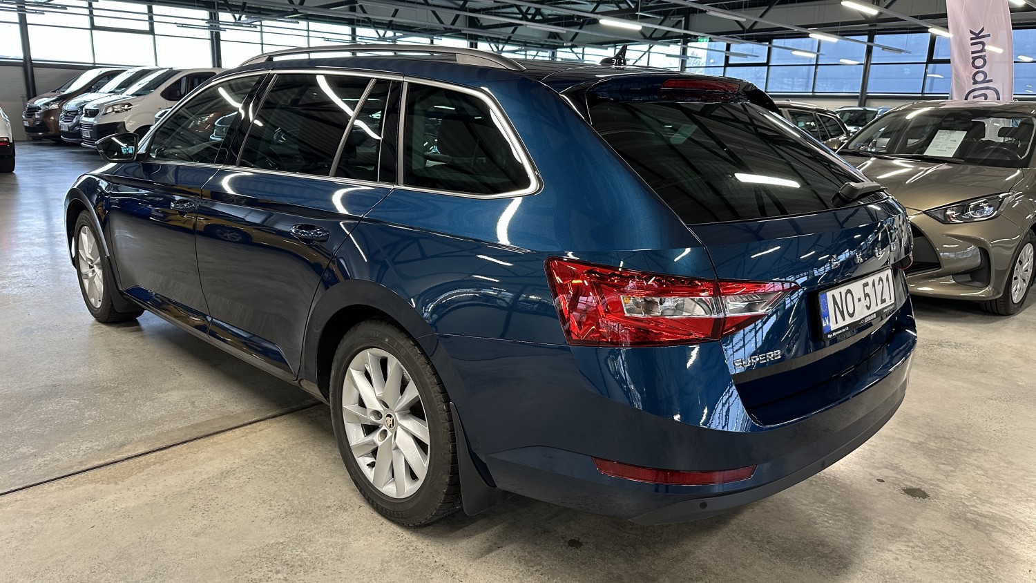 Car image 2