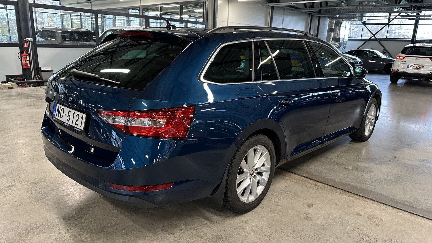Car image 3