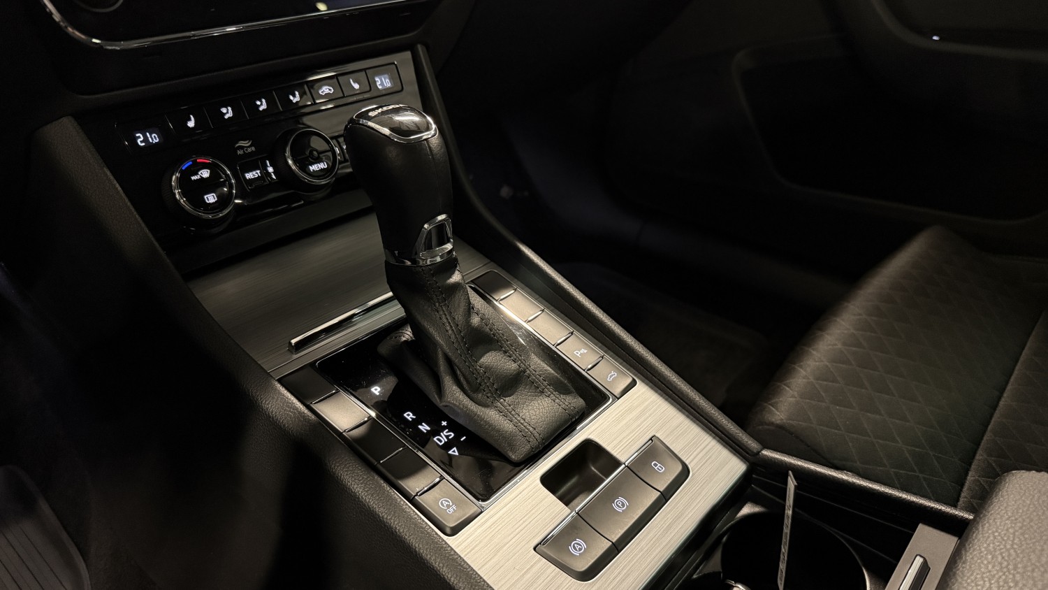 Car image 22