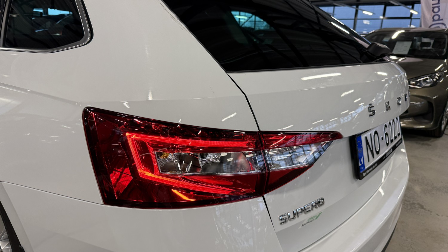 Car image 8