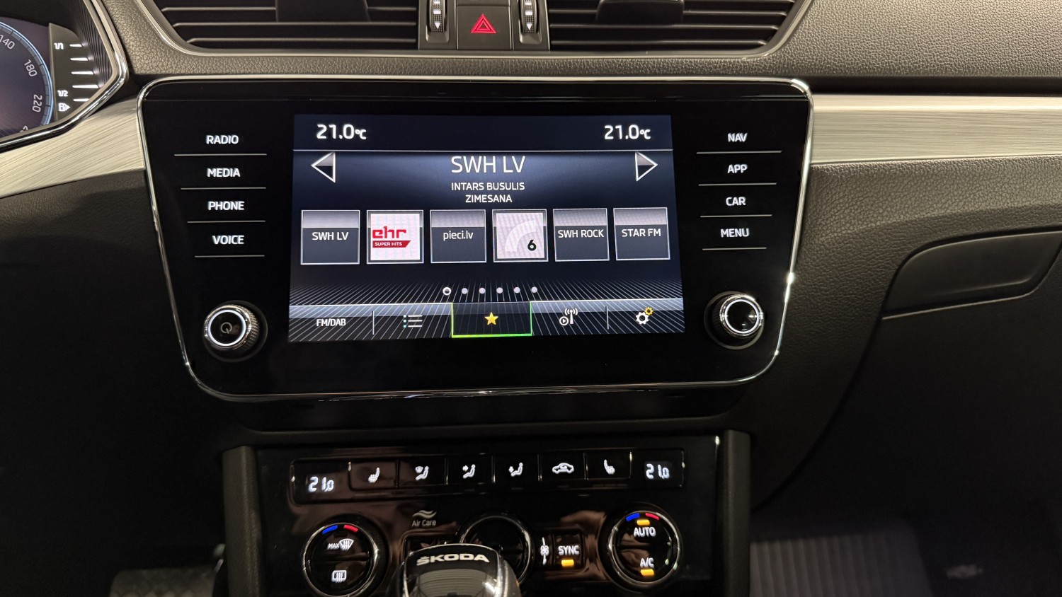 Car image 20