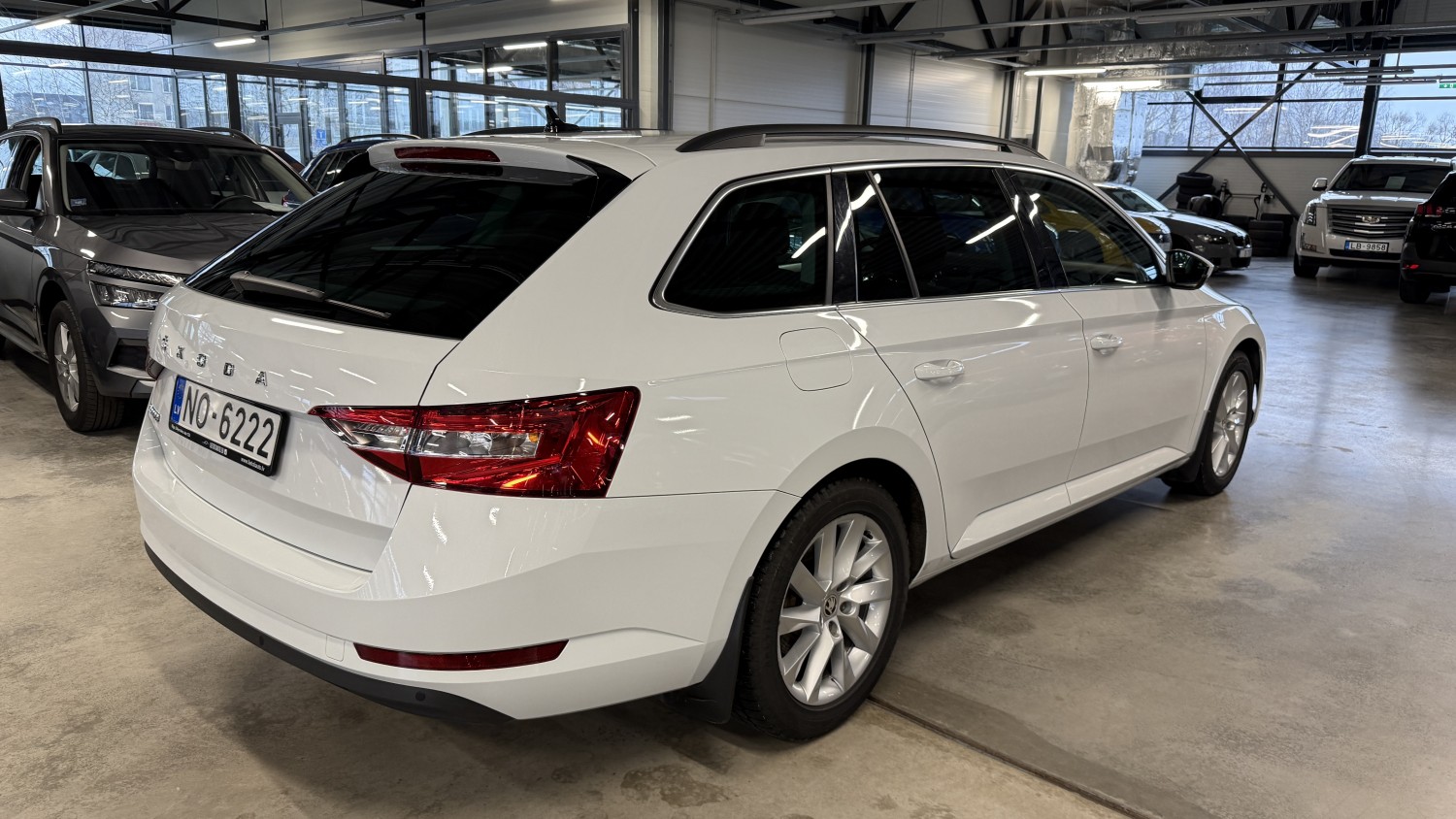 Car image 3