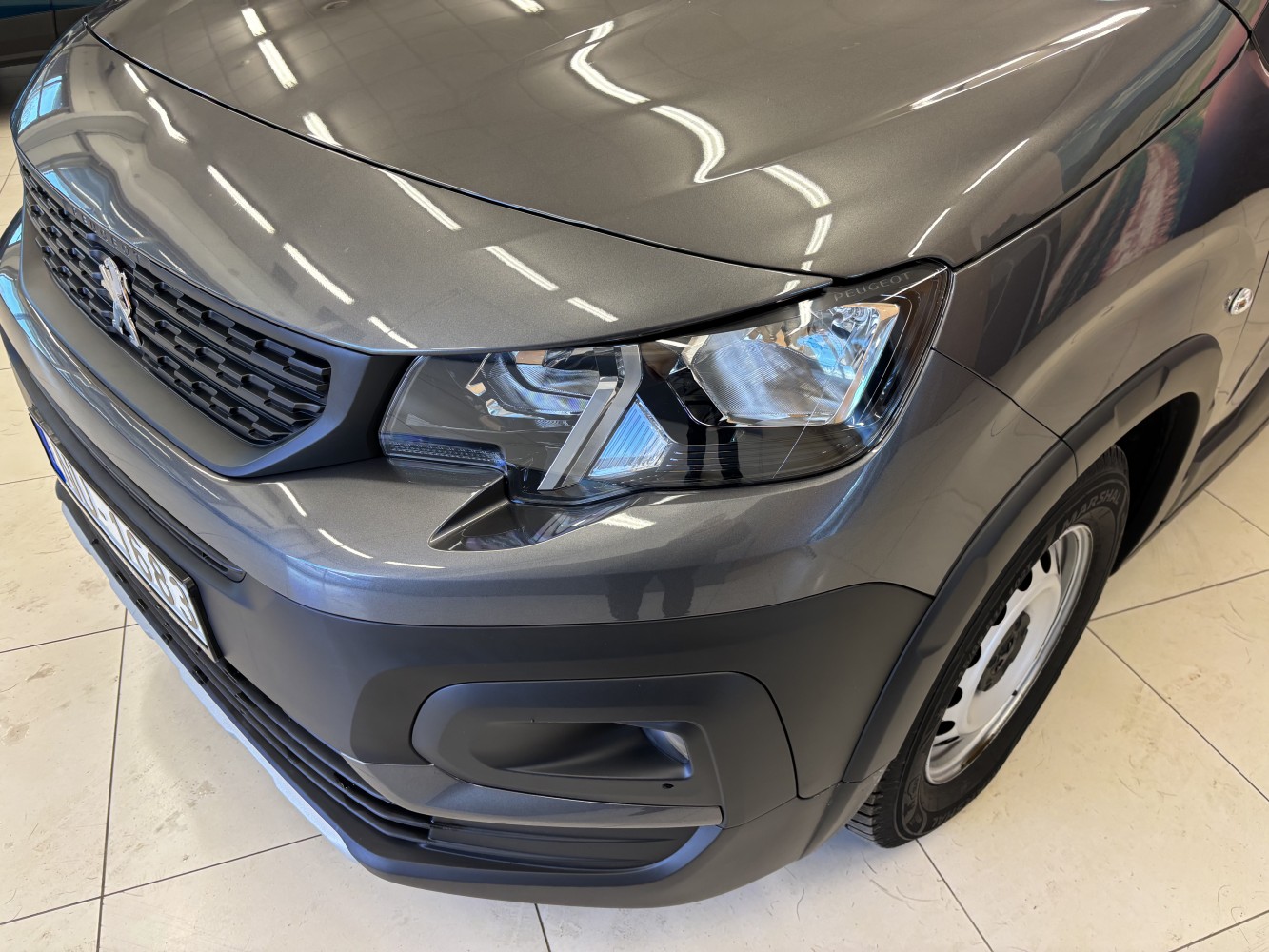 Car image 5