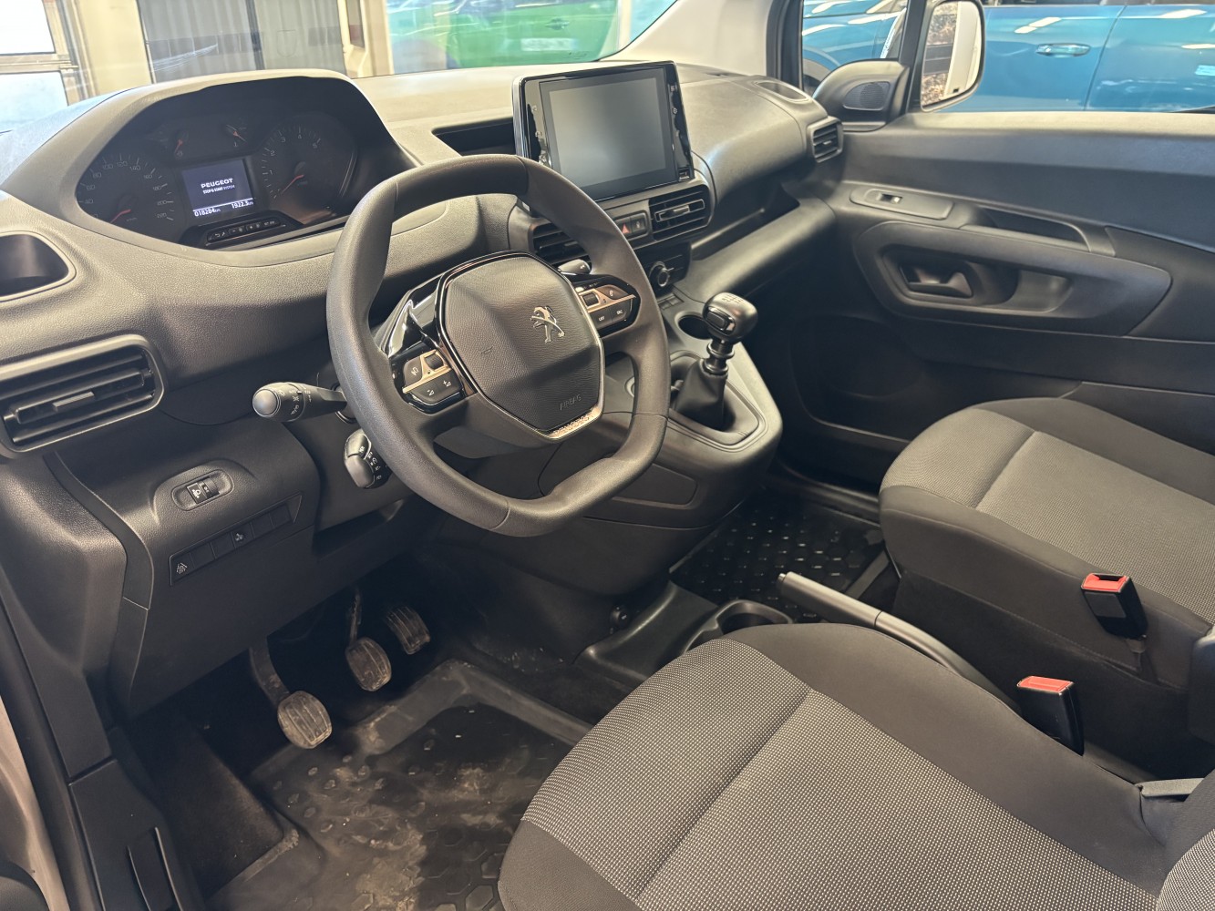 Car image 8