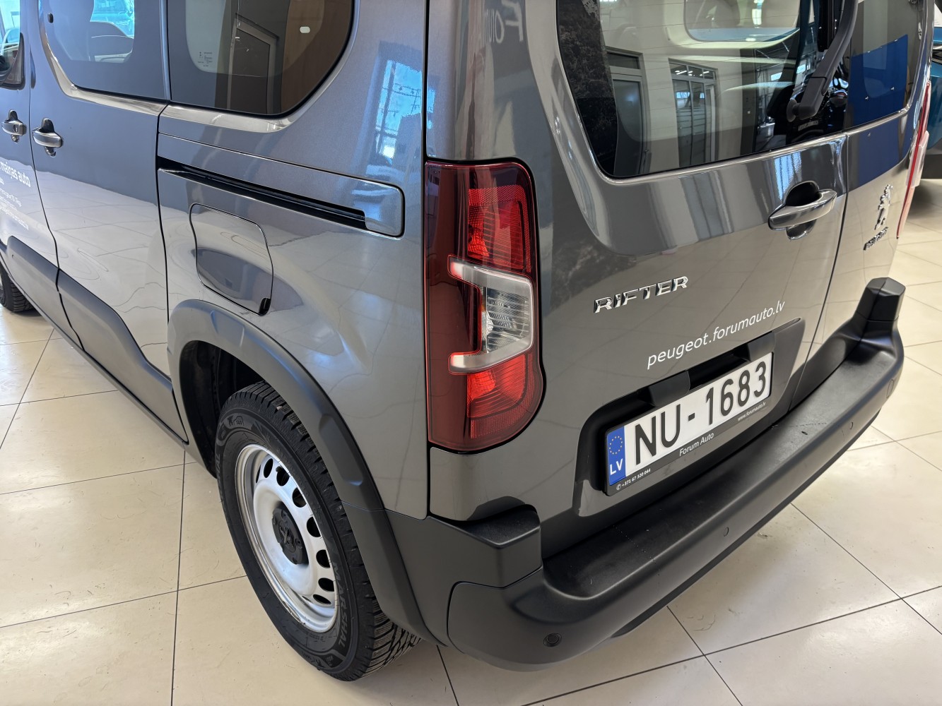 Car image 6