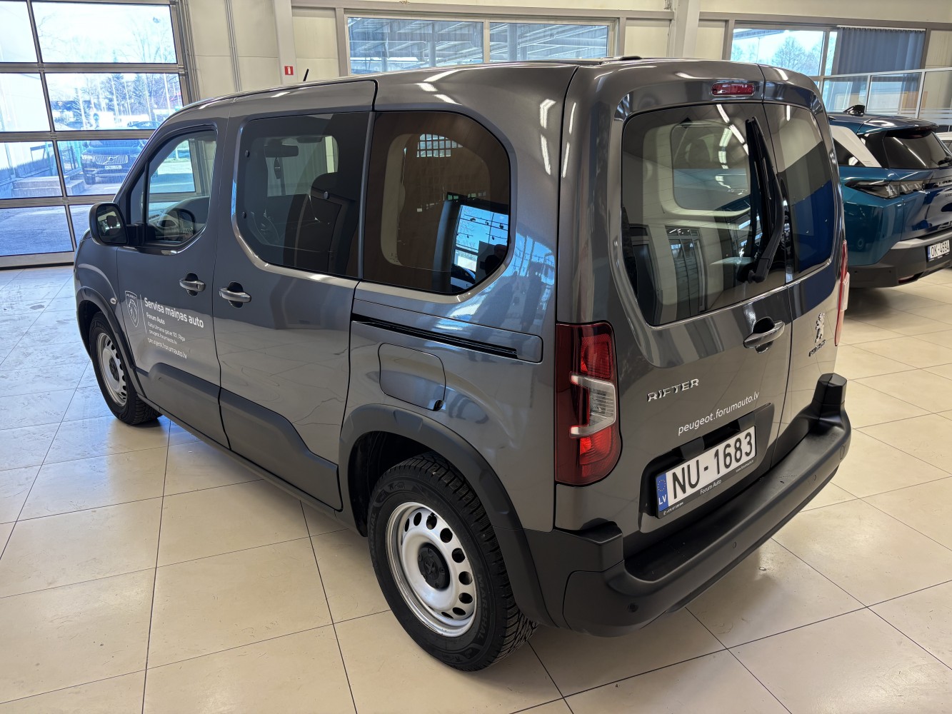 Car image 2