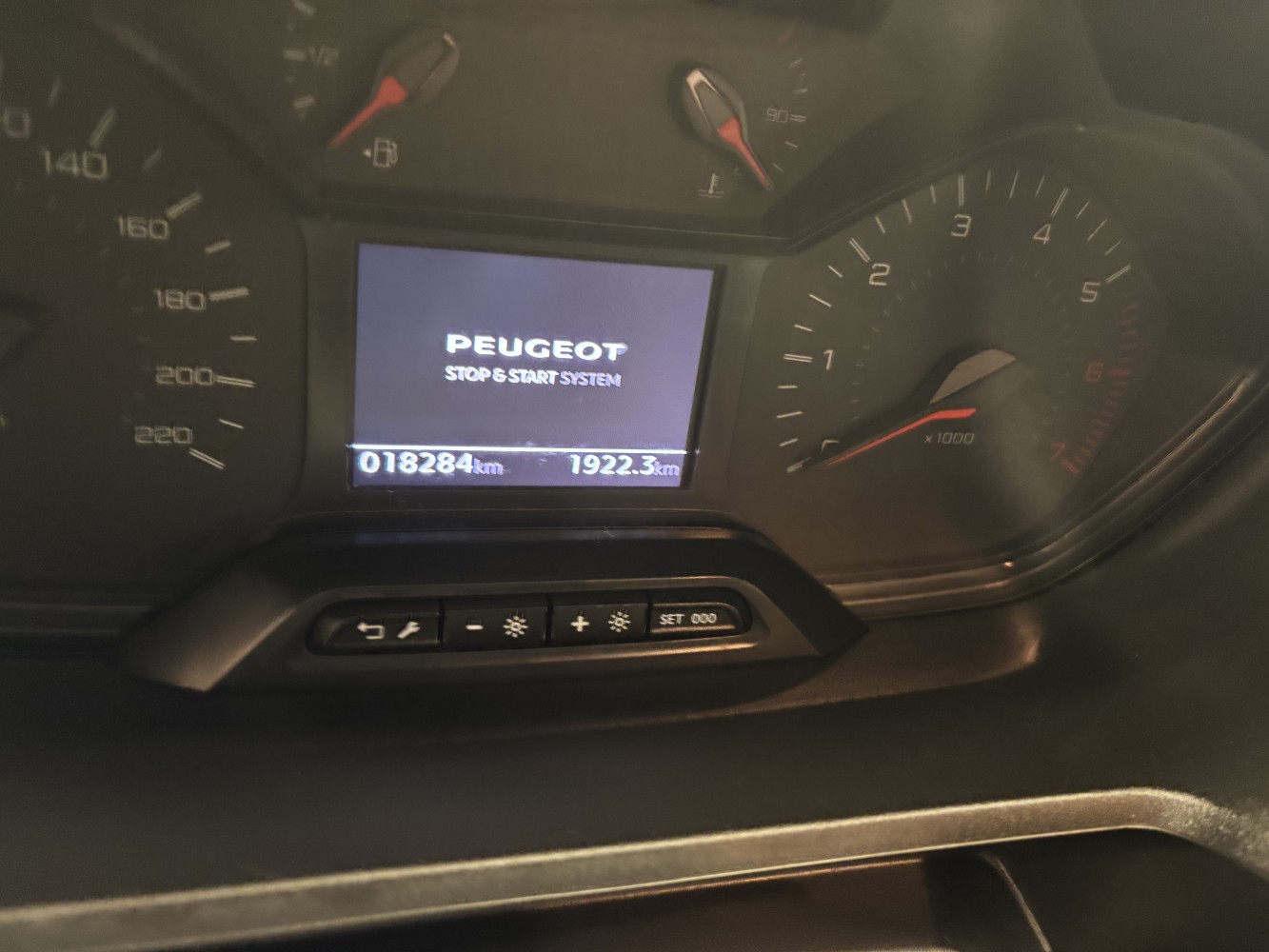 Car image 10