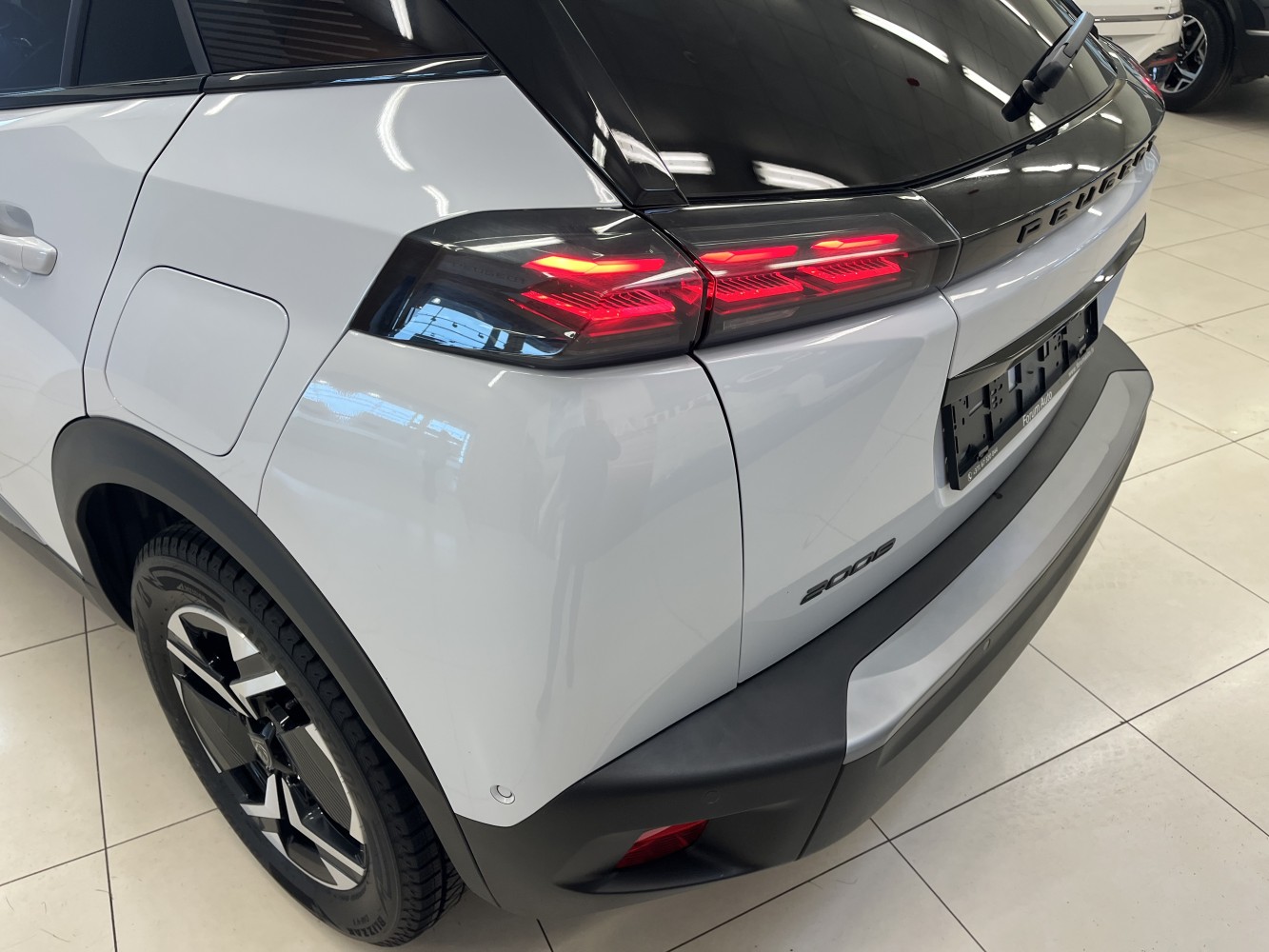 Car image 7
