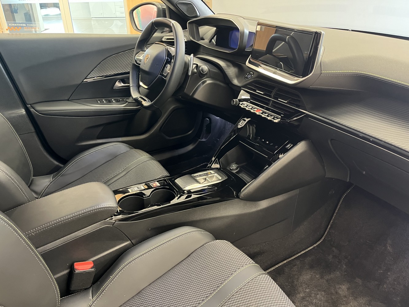 Car image 11