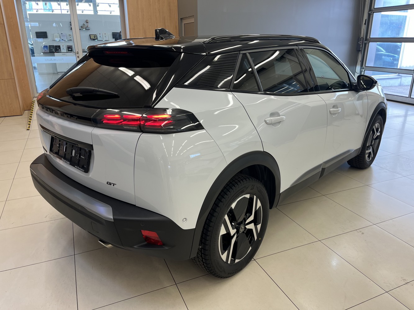 Car image 4