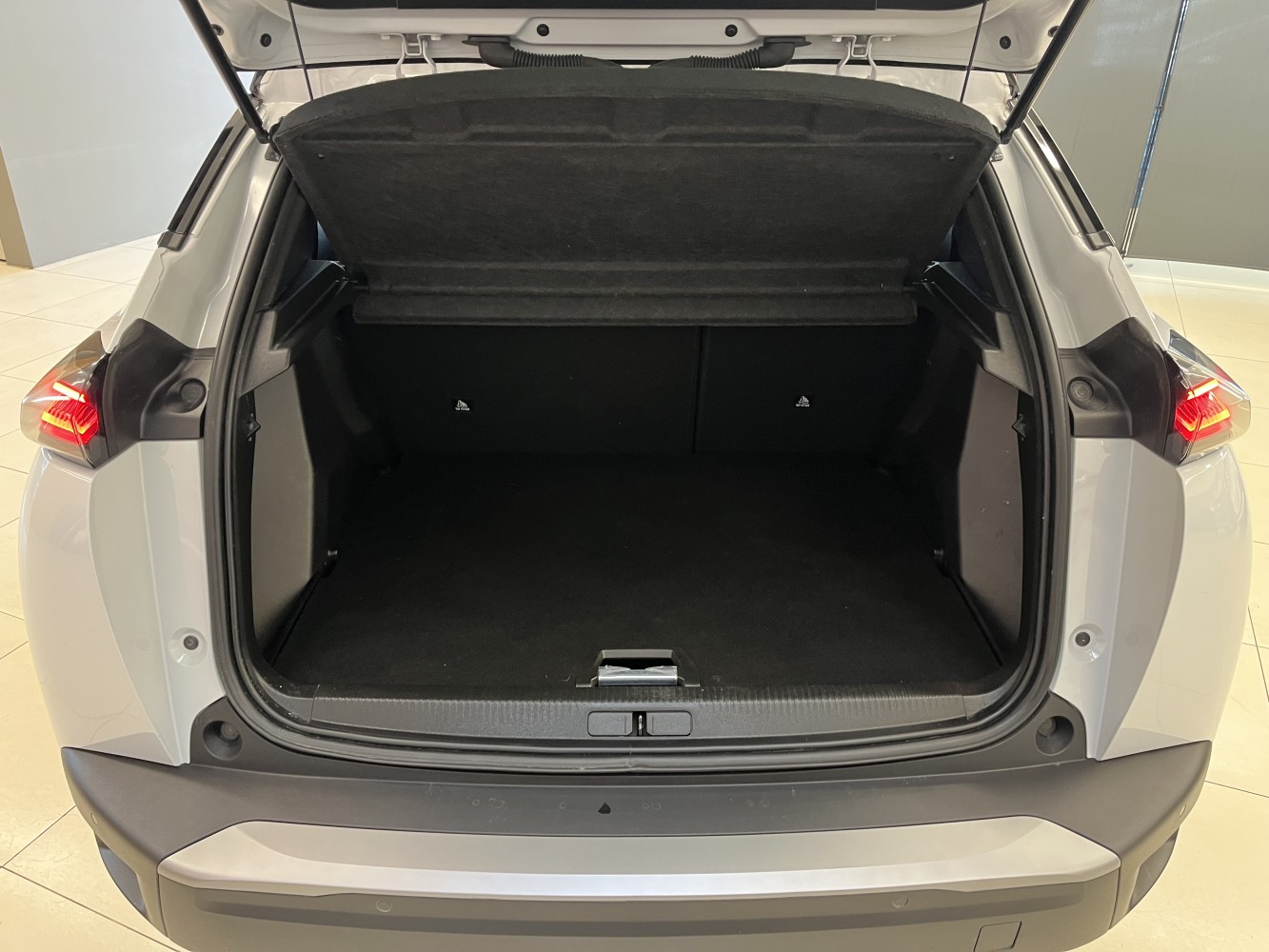 Car image 23