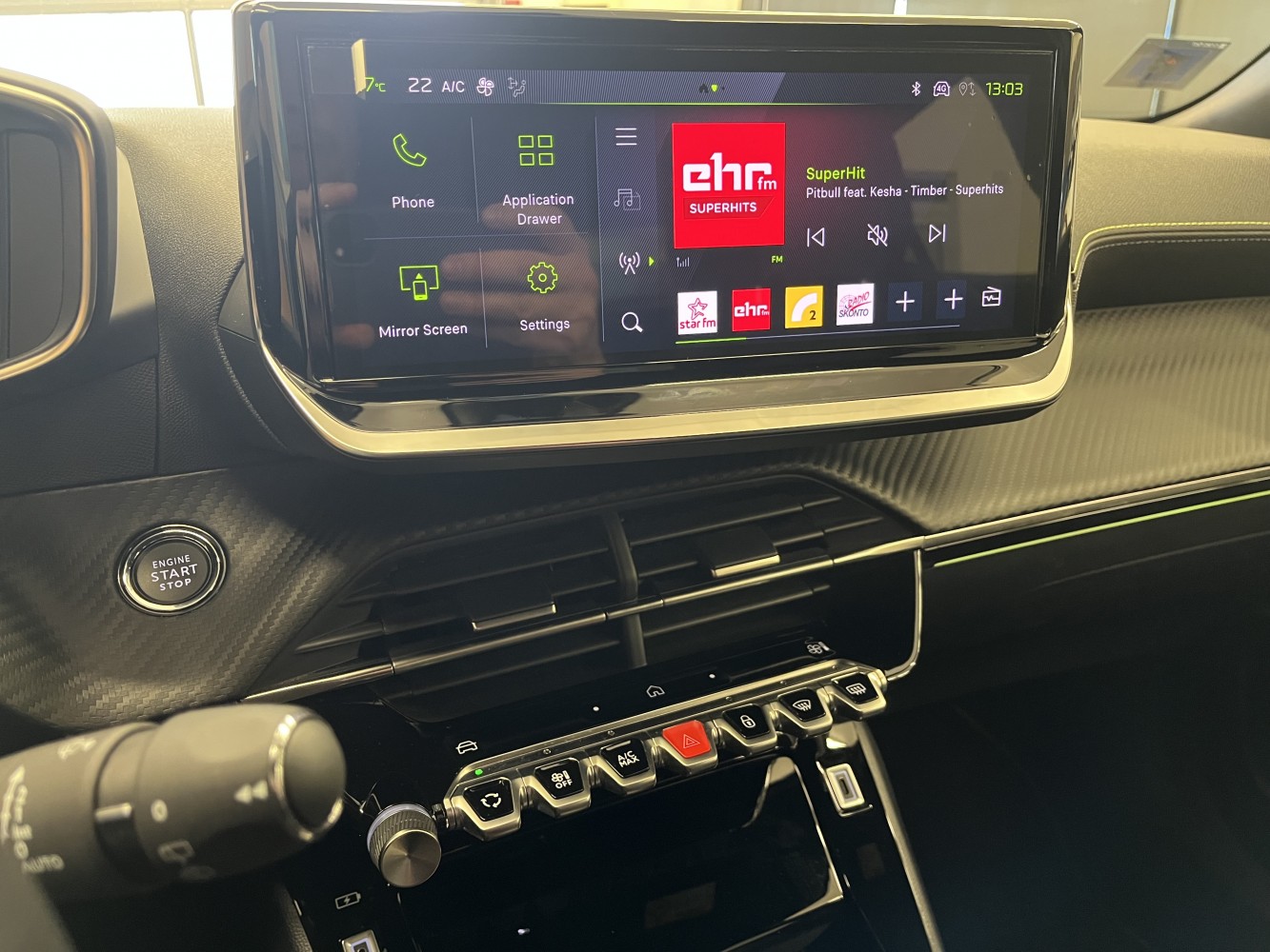 Car image 17