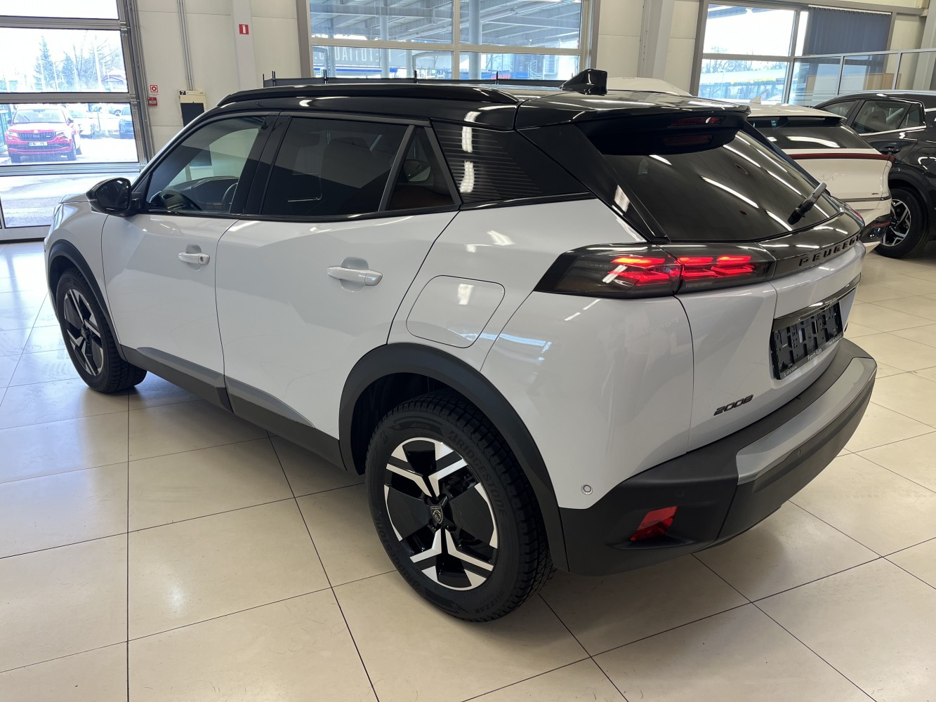 Car image 3