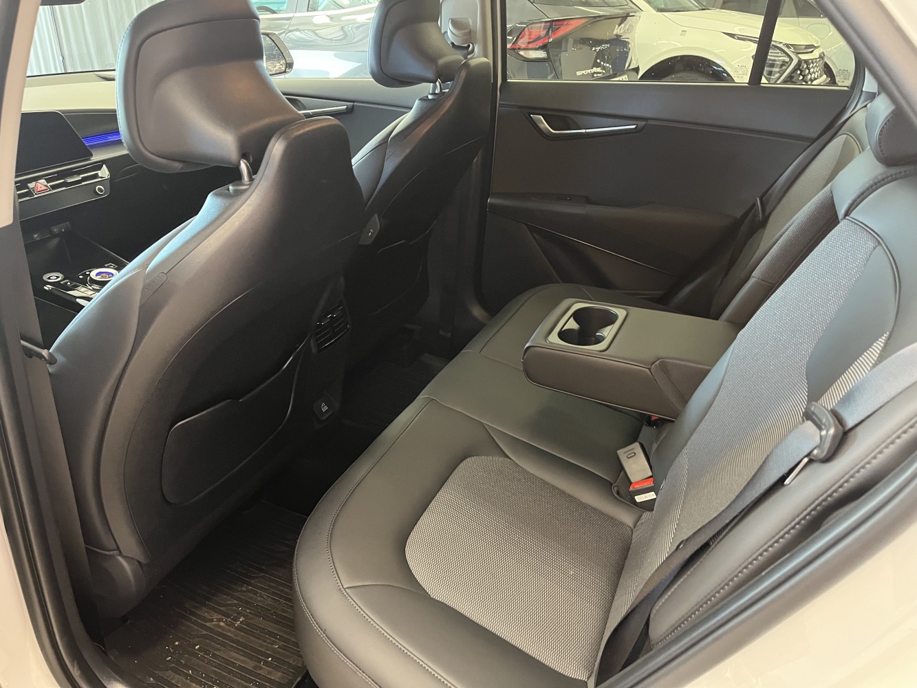 Car image 23