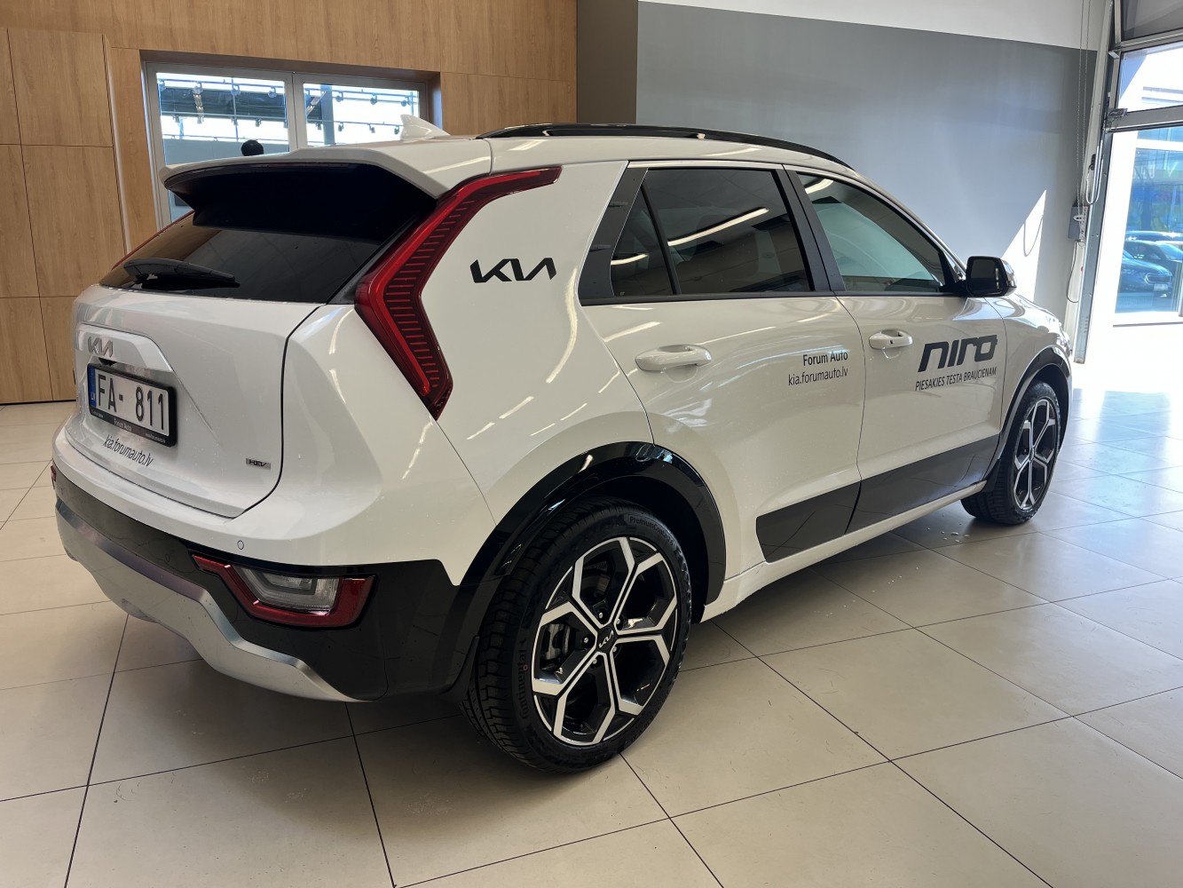 Car image 3
