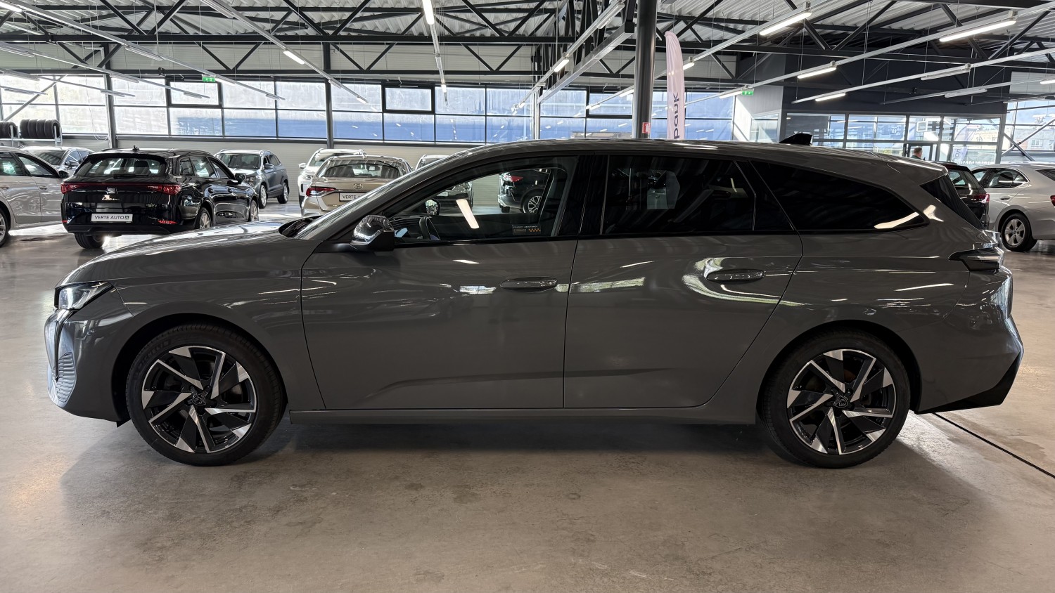 Car image 2