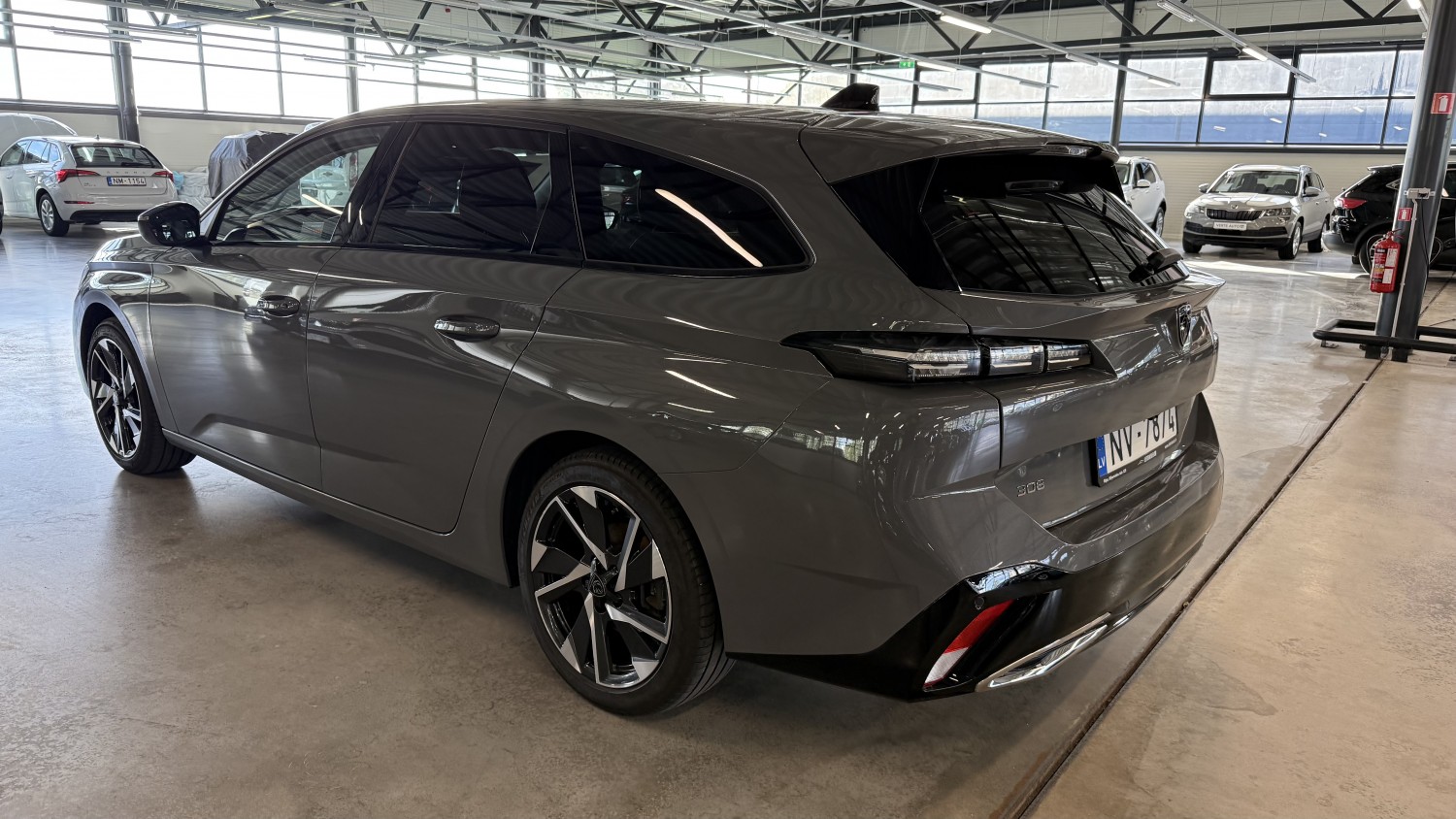 Car image 3