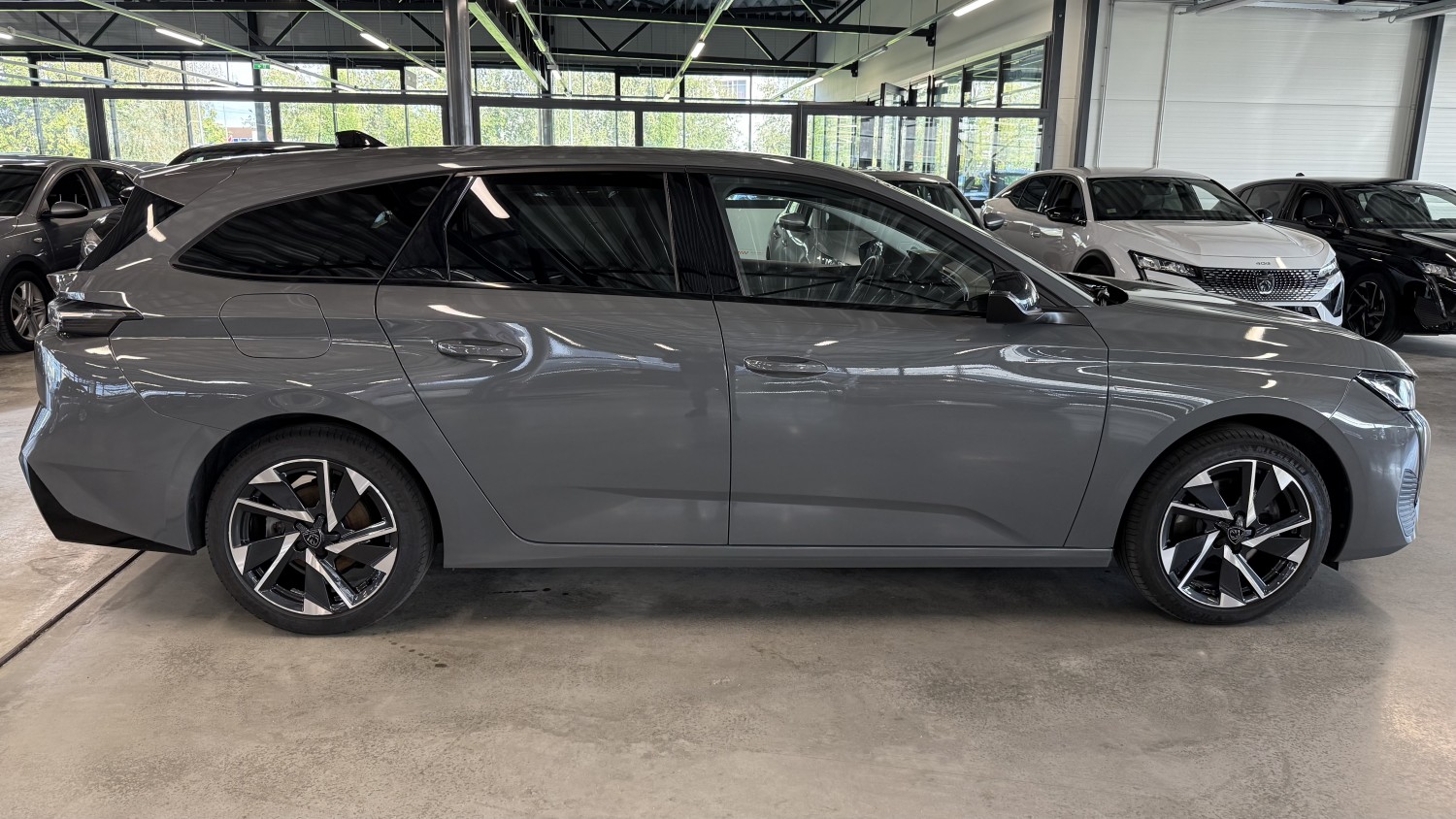 Car image 5
