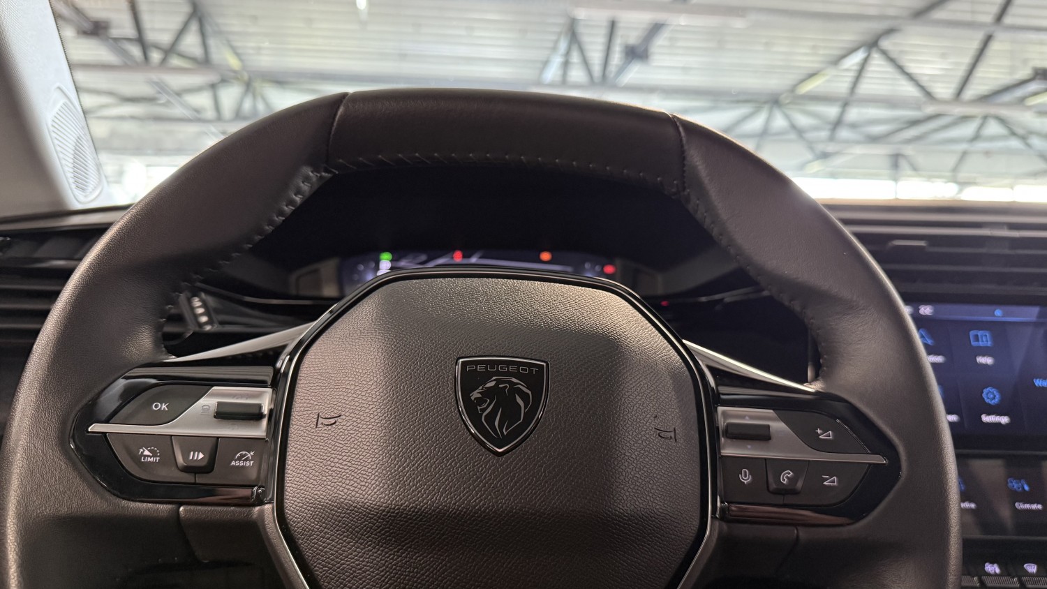 Car image 18