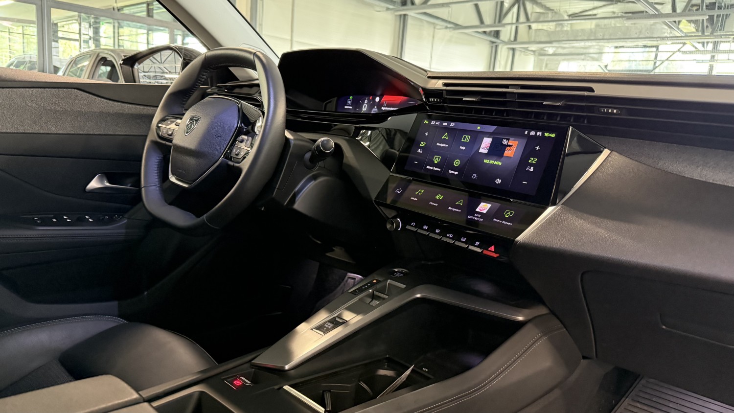 Car image 15