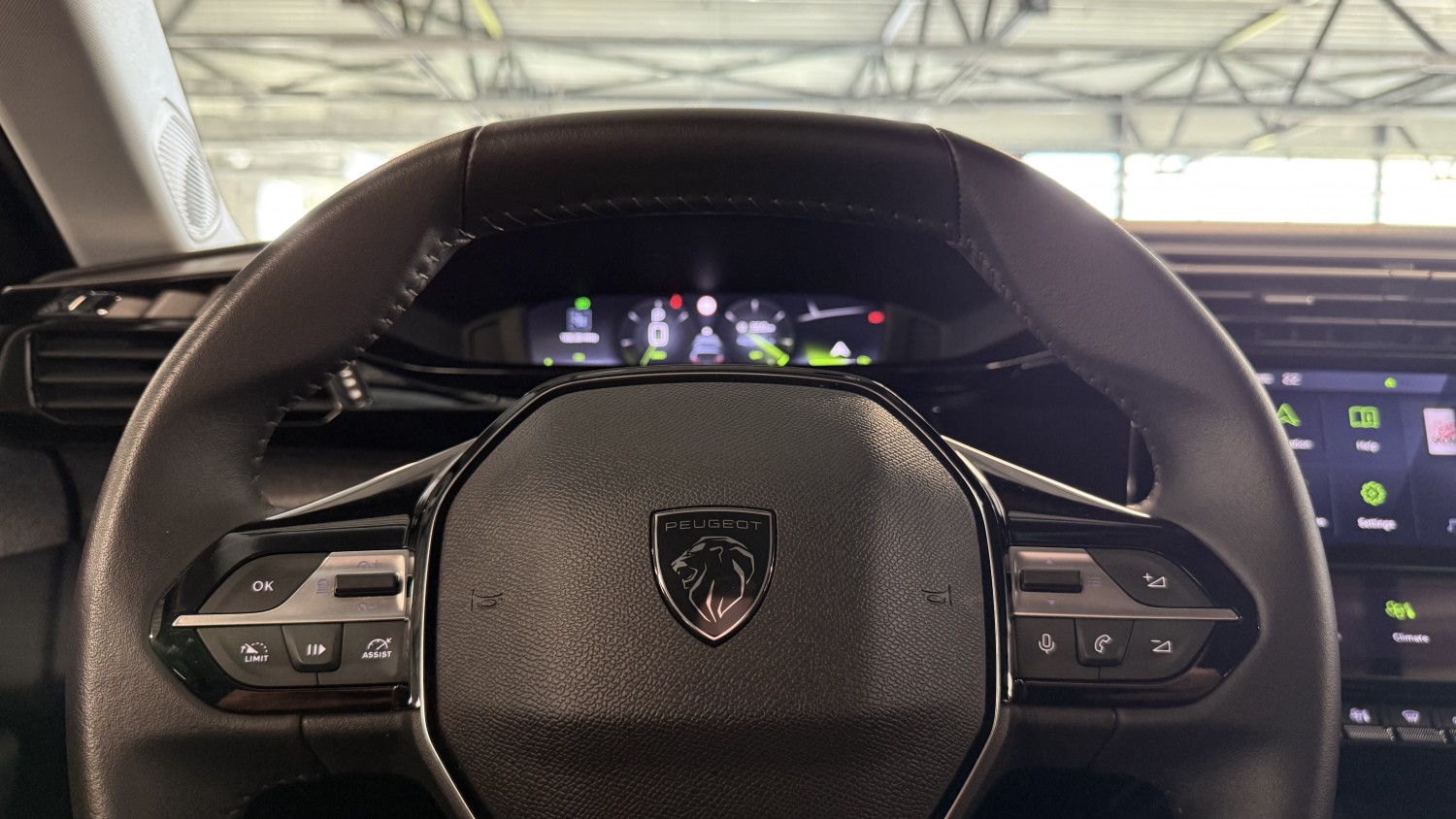 Car image 18
