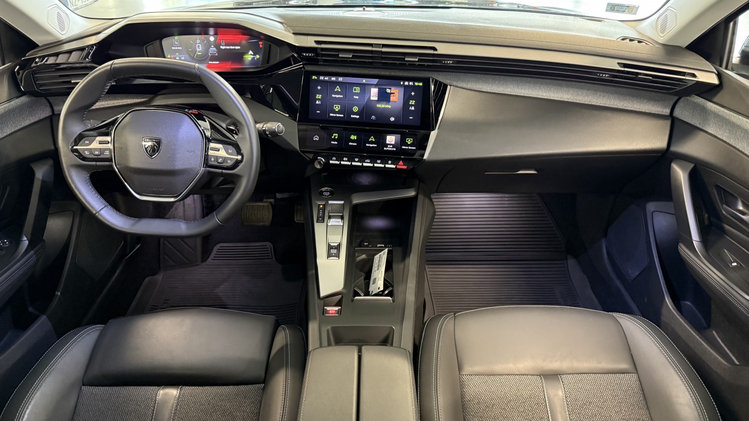 Car image 16